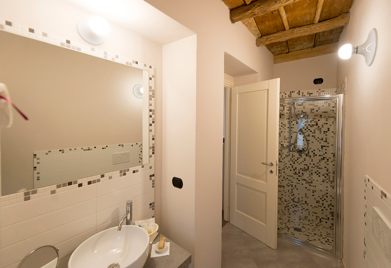 canonica-classica-1-bagno-doccia